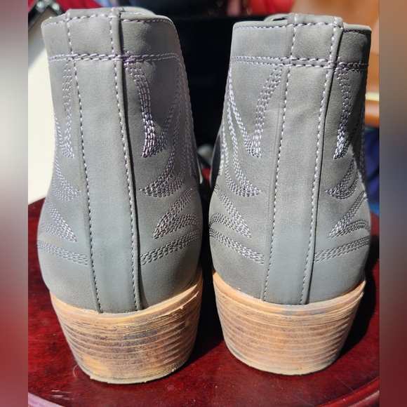 Roper Gray Ankle Booties with Western Flair - Picture 3 of 8